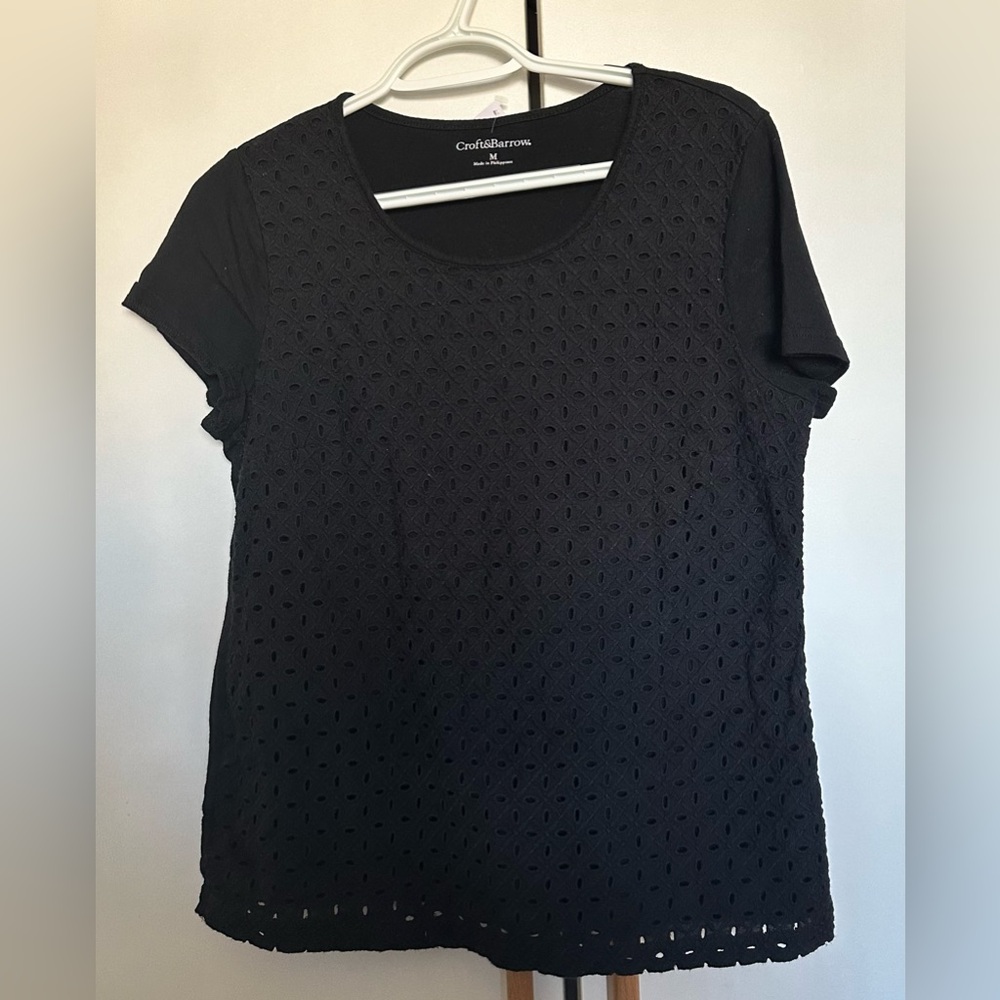CROFT & BARROW Women’s  Black Petite
Eyelet Short Sleeve Overlay Top Size M